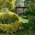 Feriehus Romantic Village School With Sunny Garden