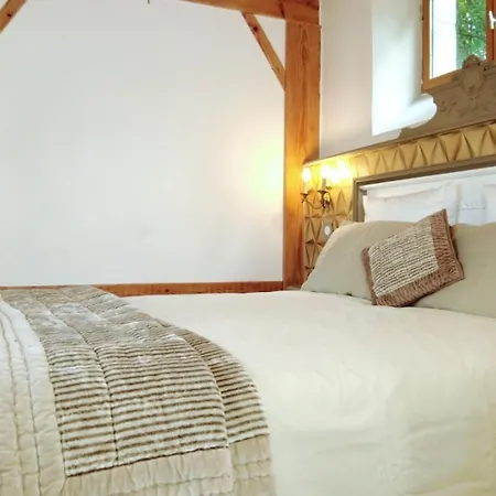 펜션 Romantic Village School With Sunny Garden *