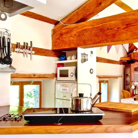 Romantic Village School With Sunny Garden 펜션 *