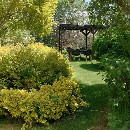 Prázdninový dům Romantic Village School With Sunny Garden