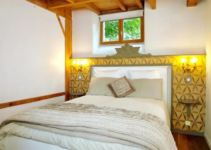 Romantic Village School With Sunny Garden * Le Monestier