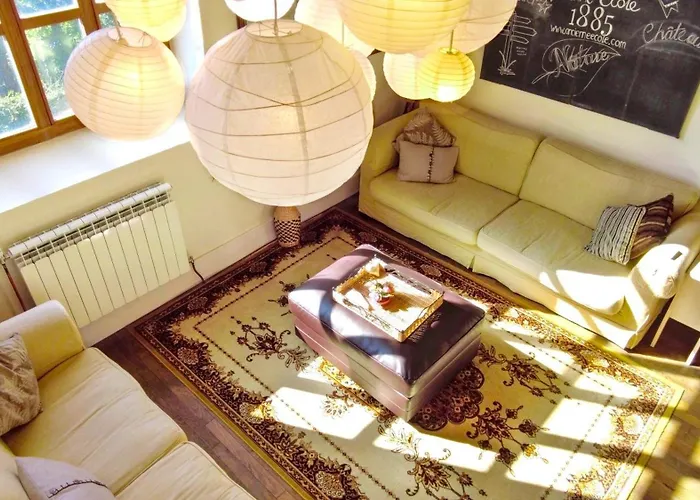 Romantic Village School With Sunny Garden 펜션 *